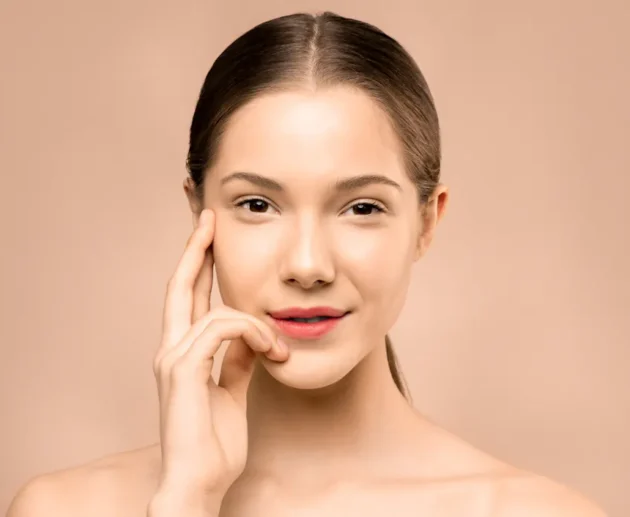 Woman with clear skin, possibly after a Hydrafacial gesichtsbehandlung