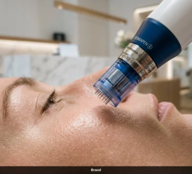 Dermapen Anwendung für professionelles Microneedling zur Hautstraffung in Wien.