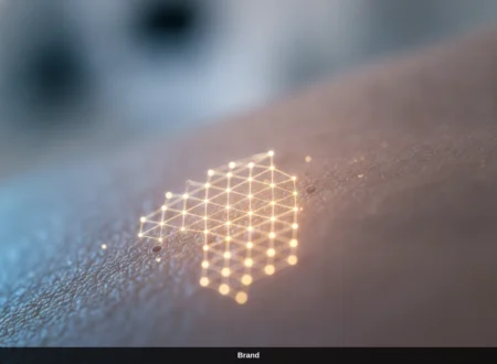 Digitales Gitter auf der Haut symbolisiert den Kollagenaufbau und die Zellerneuerung durch Microneedling.